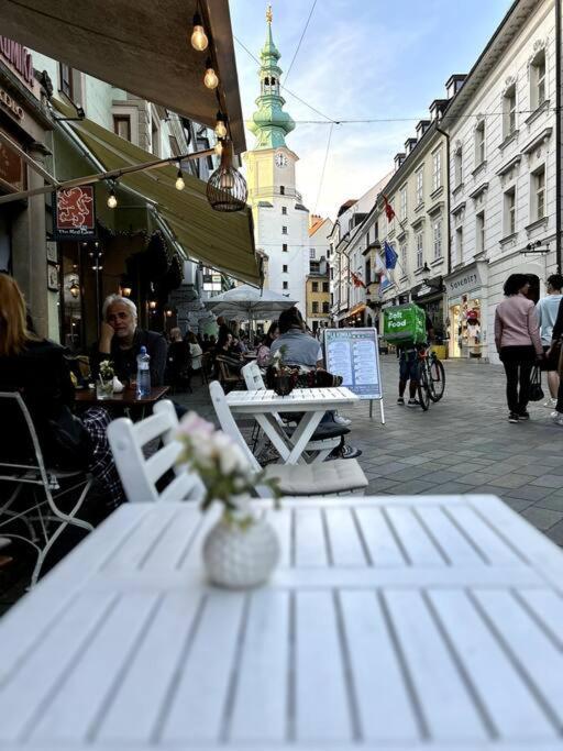 Luxurious And Royal In The Old Town Pozsony